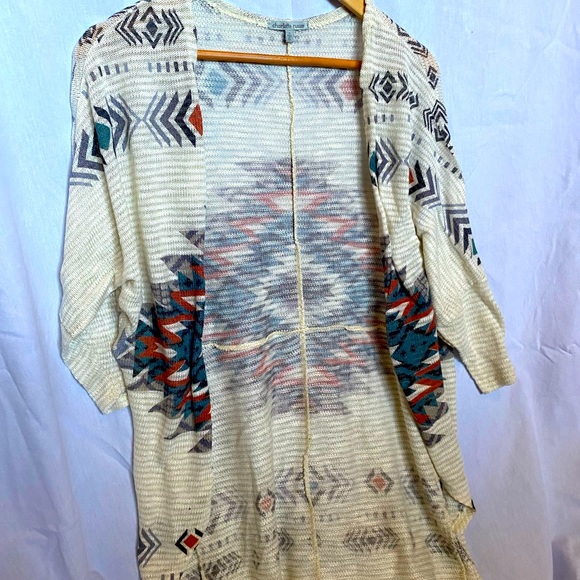 ⚡️SOLD⚡️ Charlotte Russe Short Sleeve Aztec Kimono - Picture 2 of 2
